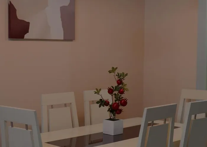 Comfy Flat In Astir Near Bus And Ac アパート ティラナ